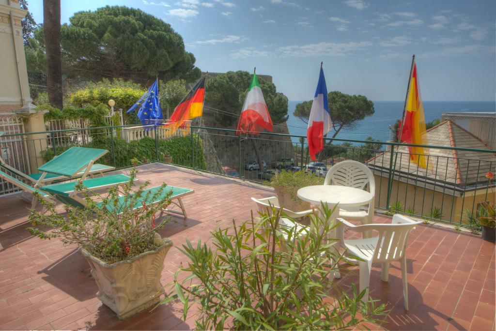 Hotel Deutsche Familien Finale Ligure Exteriér fotografie