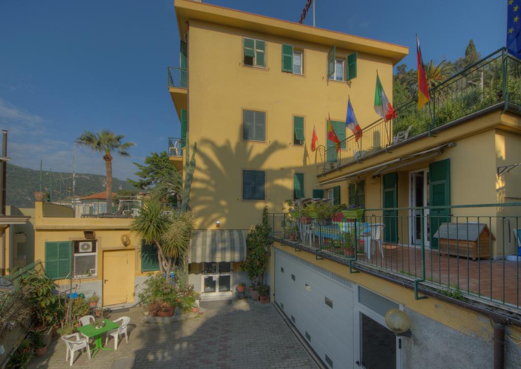 Hotel Deutsche Familien Finale Ligure Exteriér fotografie